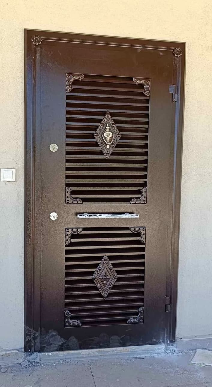 Sade kahve panjur kapı 