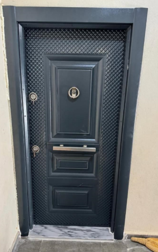 Modern Gri Çelik Kapı