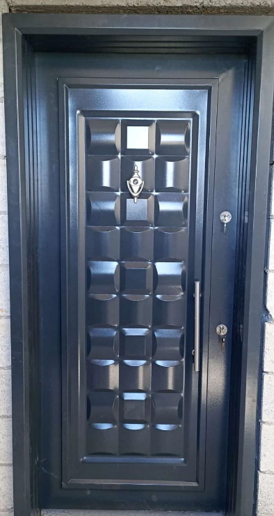 Geometrik Desenli Antrasit Çelik Kapı