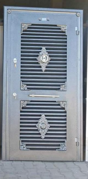  Gümüş Detaylı Modern Panjur Kapı